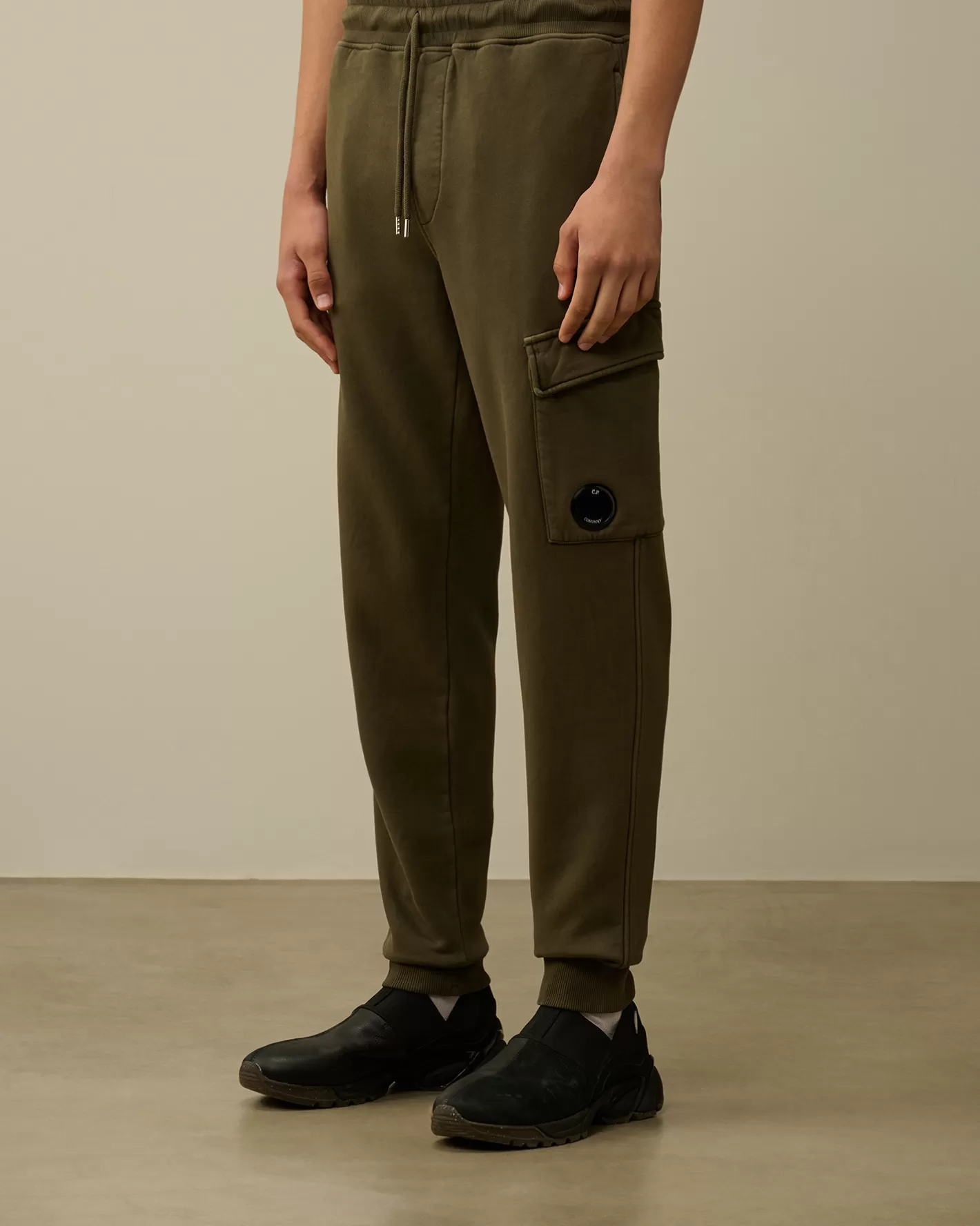 C.P. Company Tracksuits & Shorts^Brushed and Emerized Diagonal Fleece Cargo Sweatpants Grape Leaf – Green