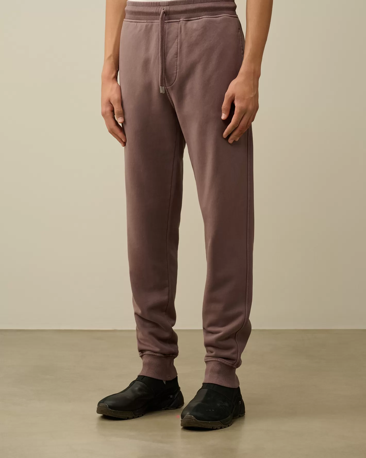 C.P. Company Tracksuits & Shorts^Brushed and Emerized Diagonal Fleece Cargo Sweatpants Purple Dove