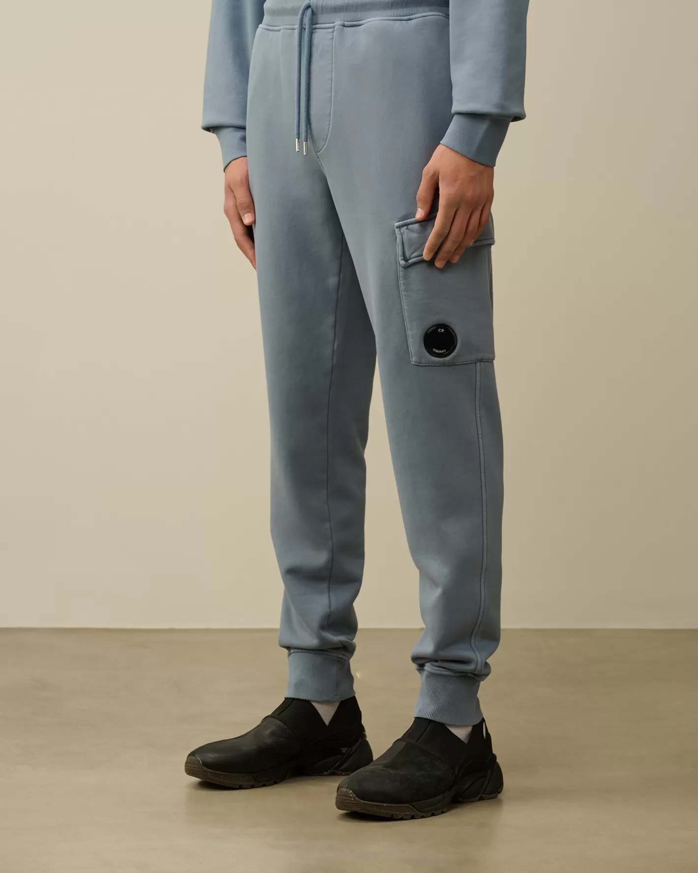 C.P. Company Tracksuits & Shorts^Brushed and Emerized Diagonal Fleece Cargo Sweatpants Flint Stone – Blue